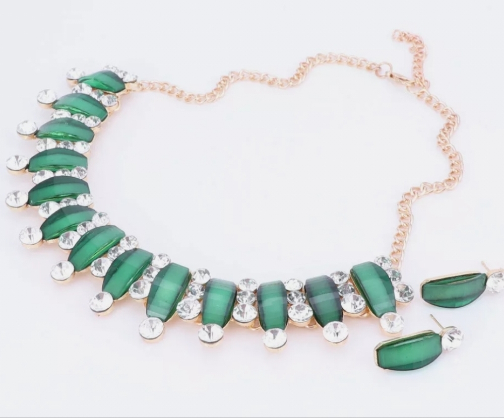18K gold plated green and white crystal necklace earrings set - Picture 10 of 12